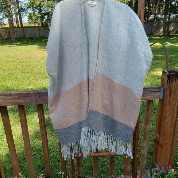 LOFT Sweaters - Loft One Size Cape Cardigan Open Front Gray Peach Fringe Boho Grannycore Beachy